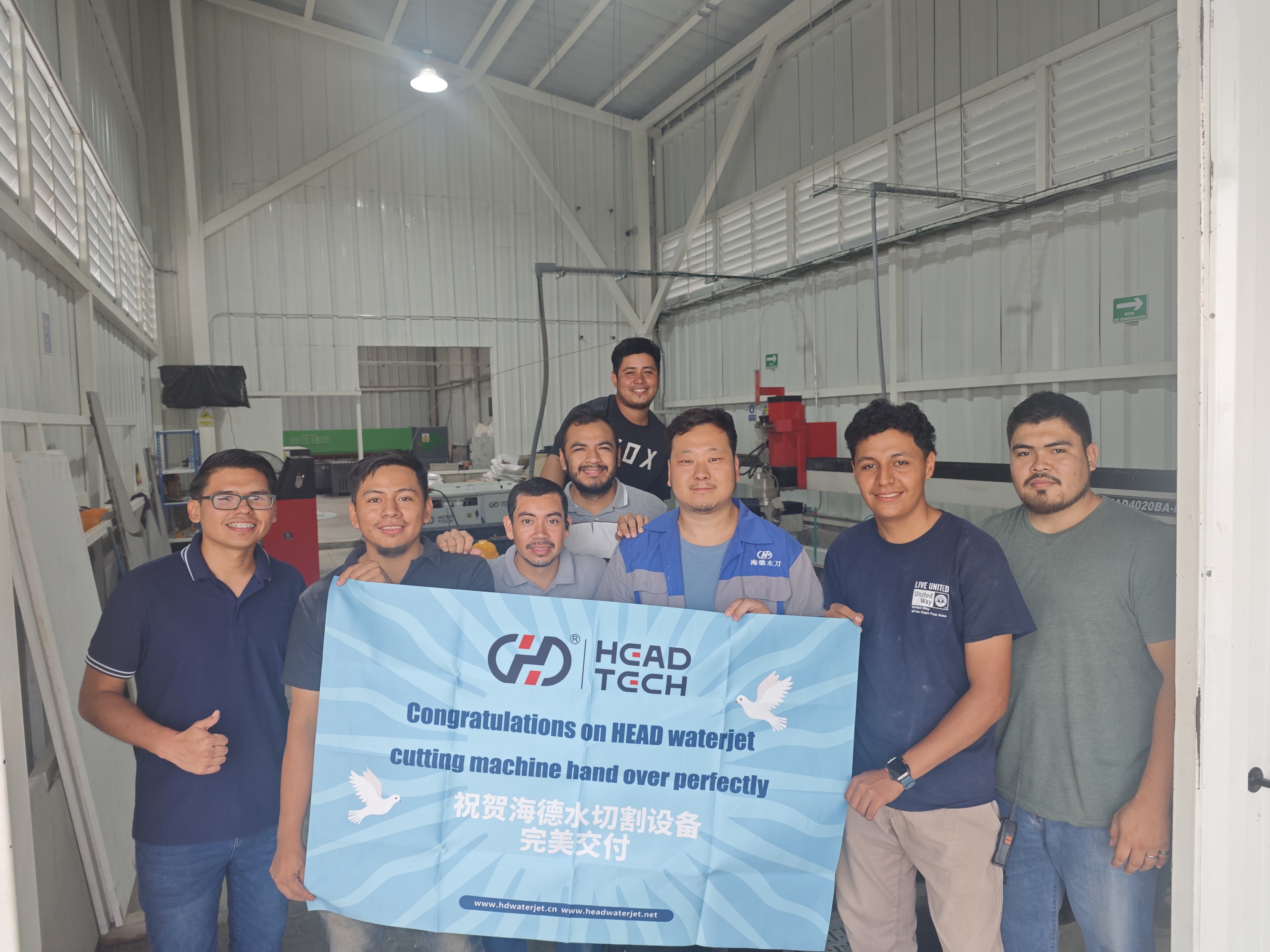 与客户合影 (5) 与客户合影 (5)