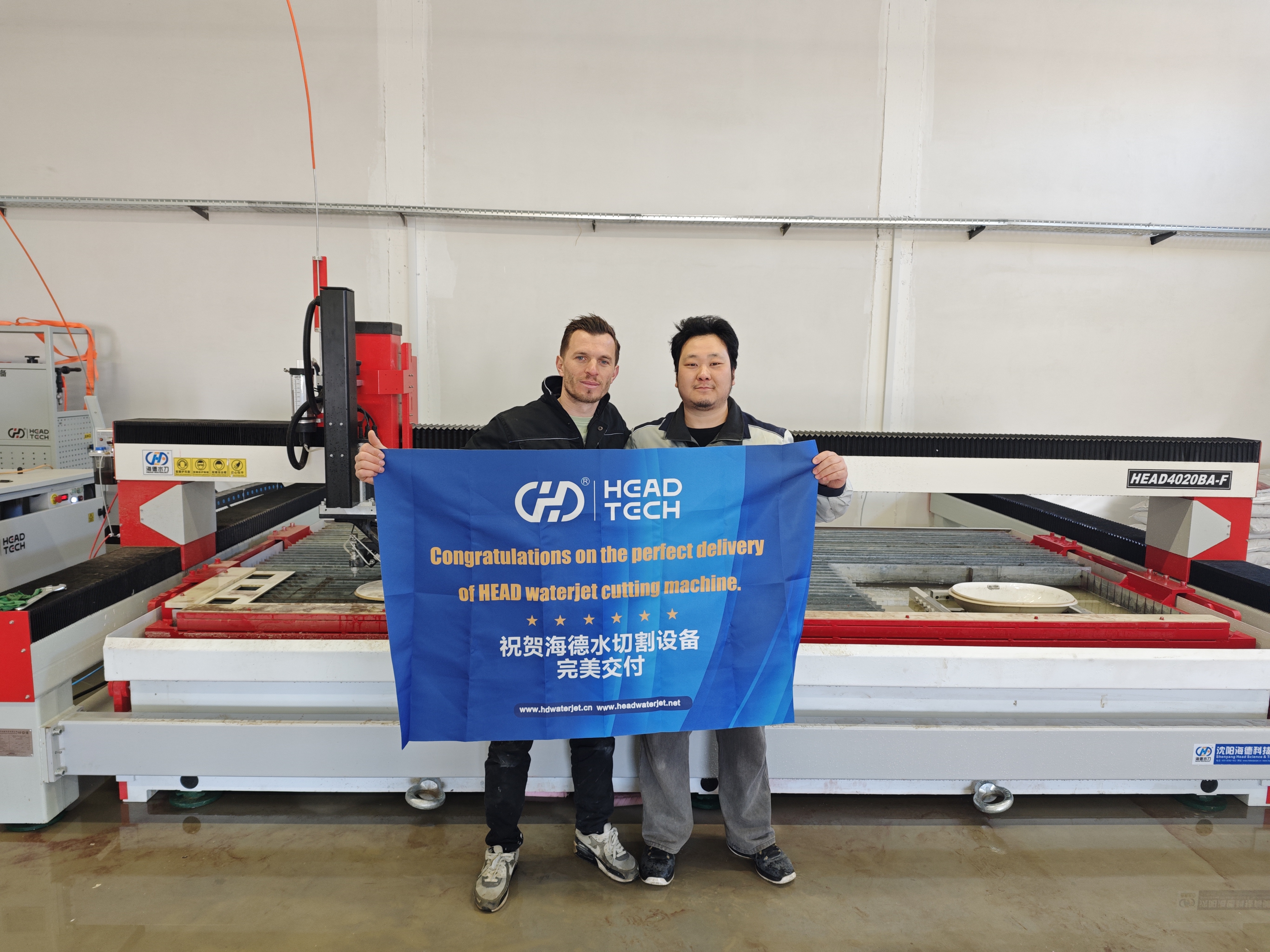 与客户合影 (1).jpg