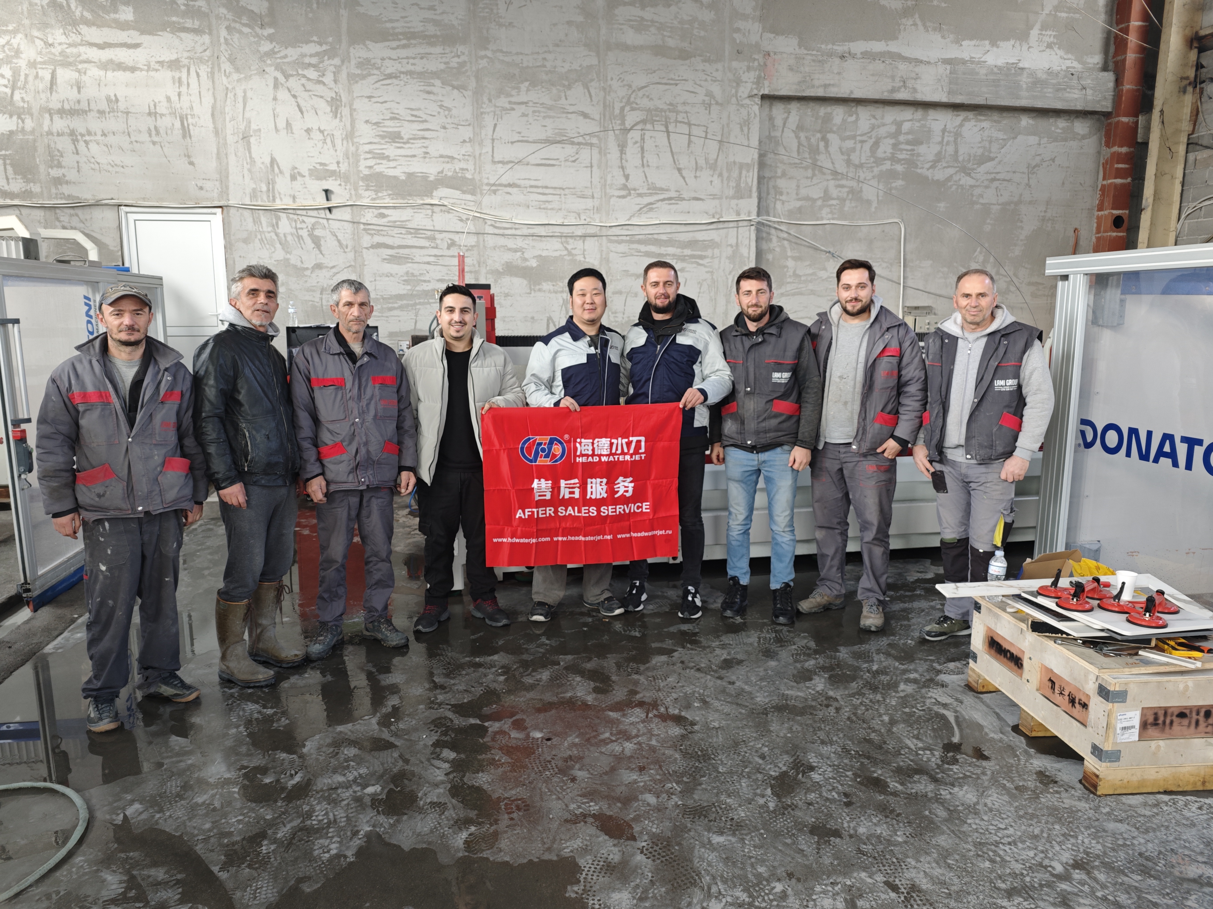 与客户合影 (8).jpg