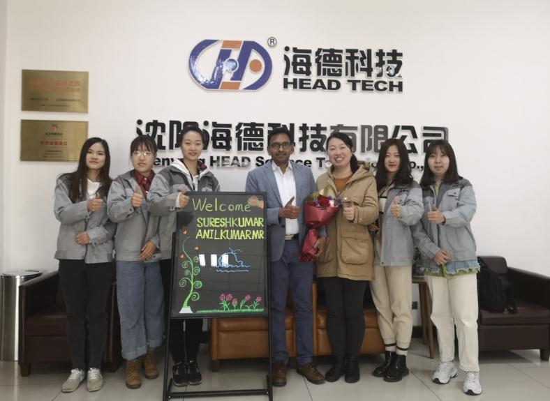 Clientes de Dubai visitan la empresa de máquinas de corte por chorro de agua HEAD